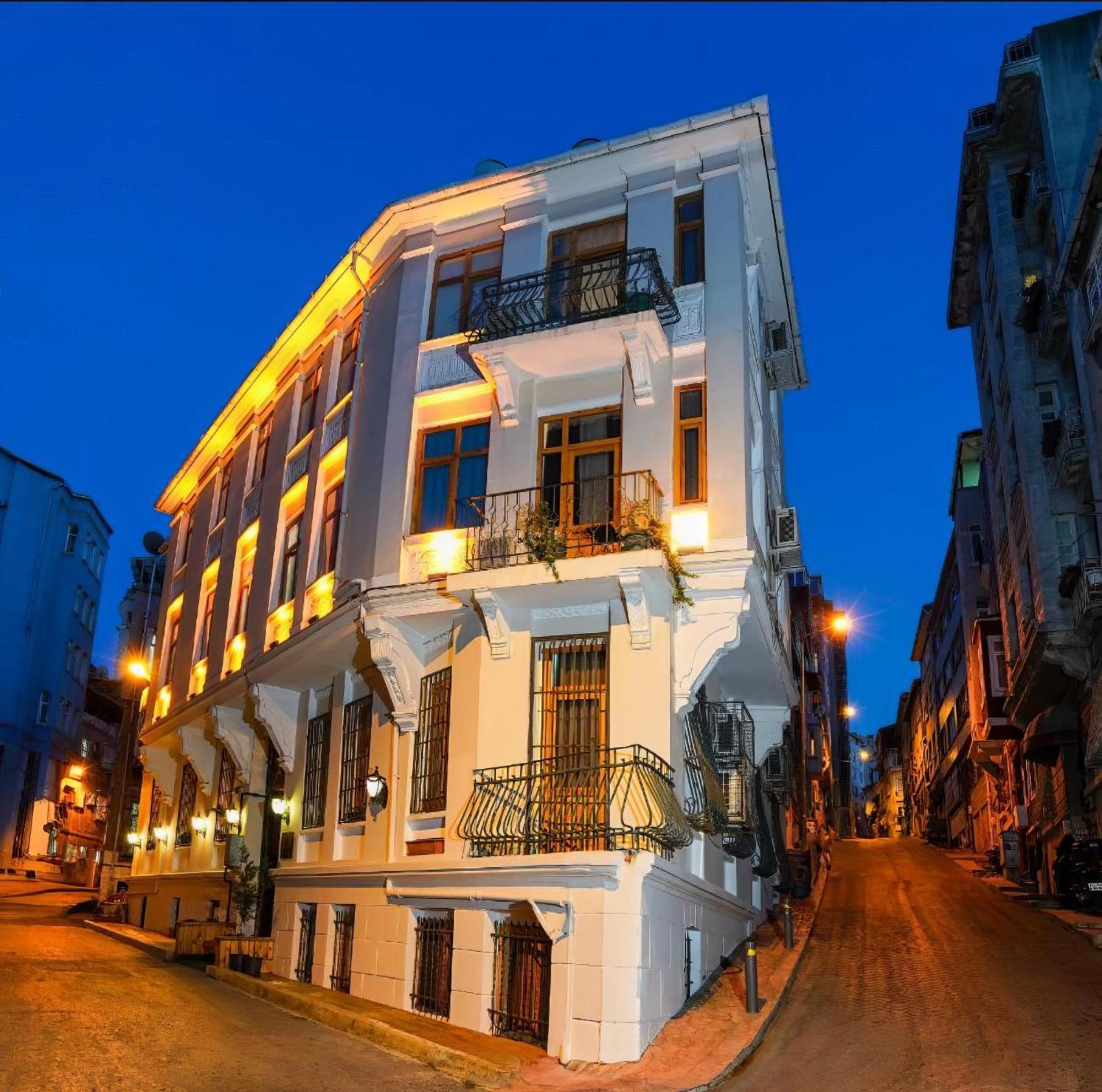 White Bolshoi Rooms Istanbul Exterior photo